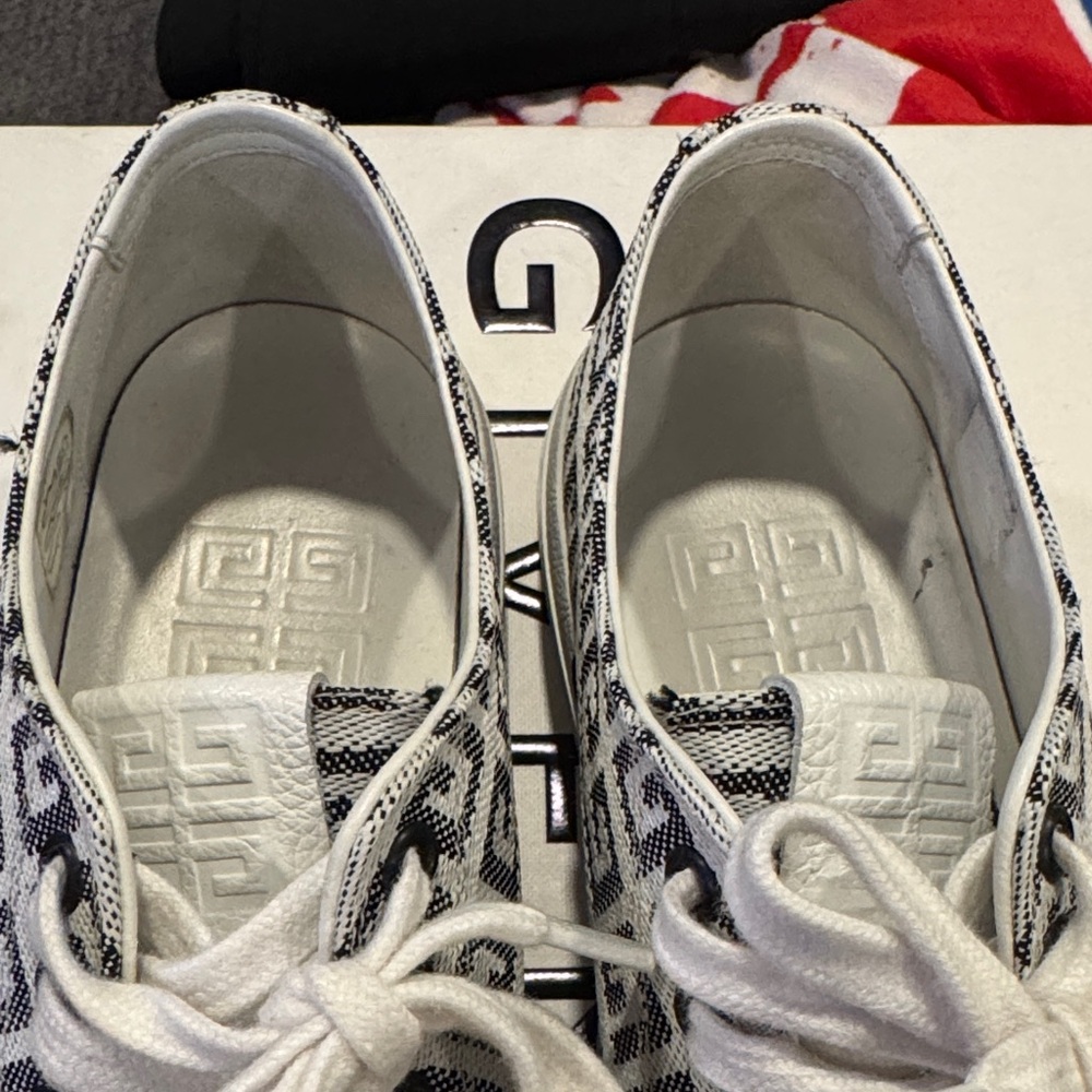 Women’s Givenchy City Low White & Gray Patterned Low-Top Lace-Up Sneakers - Picture 4 of 5